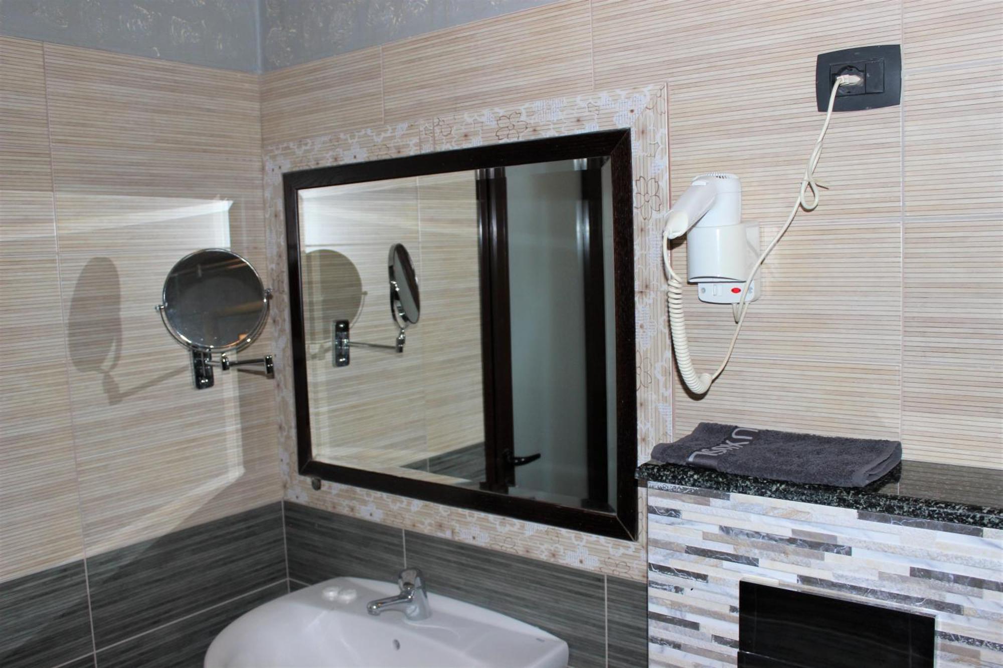 Luander Hotel *
